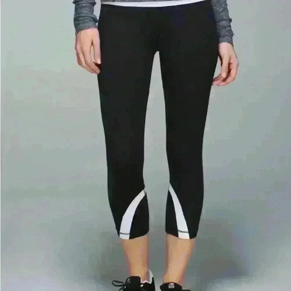 Lululemon Run: Inspire Crop  
Black / White - Picture 1 of 4